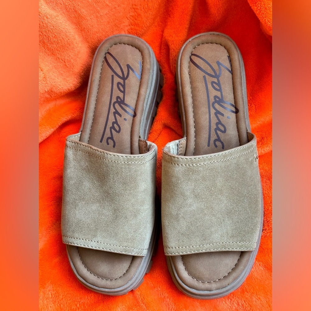 Zodiac size 9 sandals new